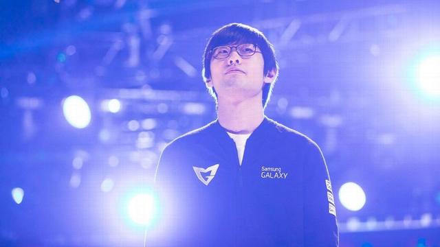 EDG赛后群访 教练：队内新人太多，目前的战术体系太过单一