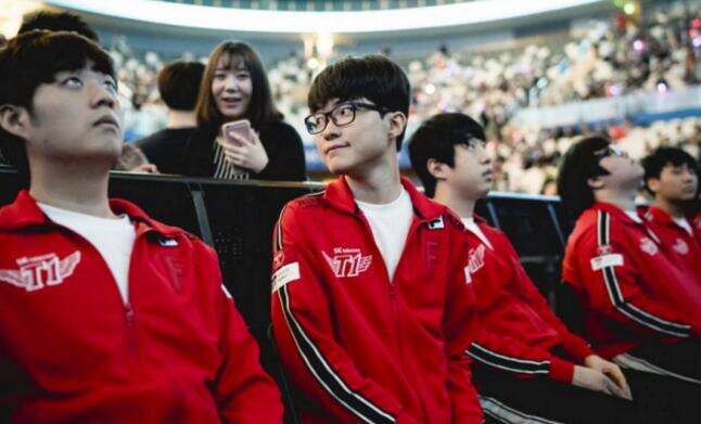 徐秀在炫耀！ ShowMaker Ahri 11-0 Youlong Super God Dplus KIA 以三波团灭赢得了第一场比赛